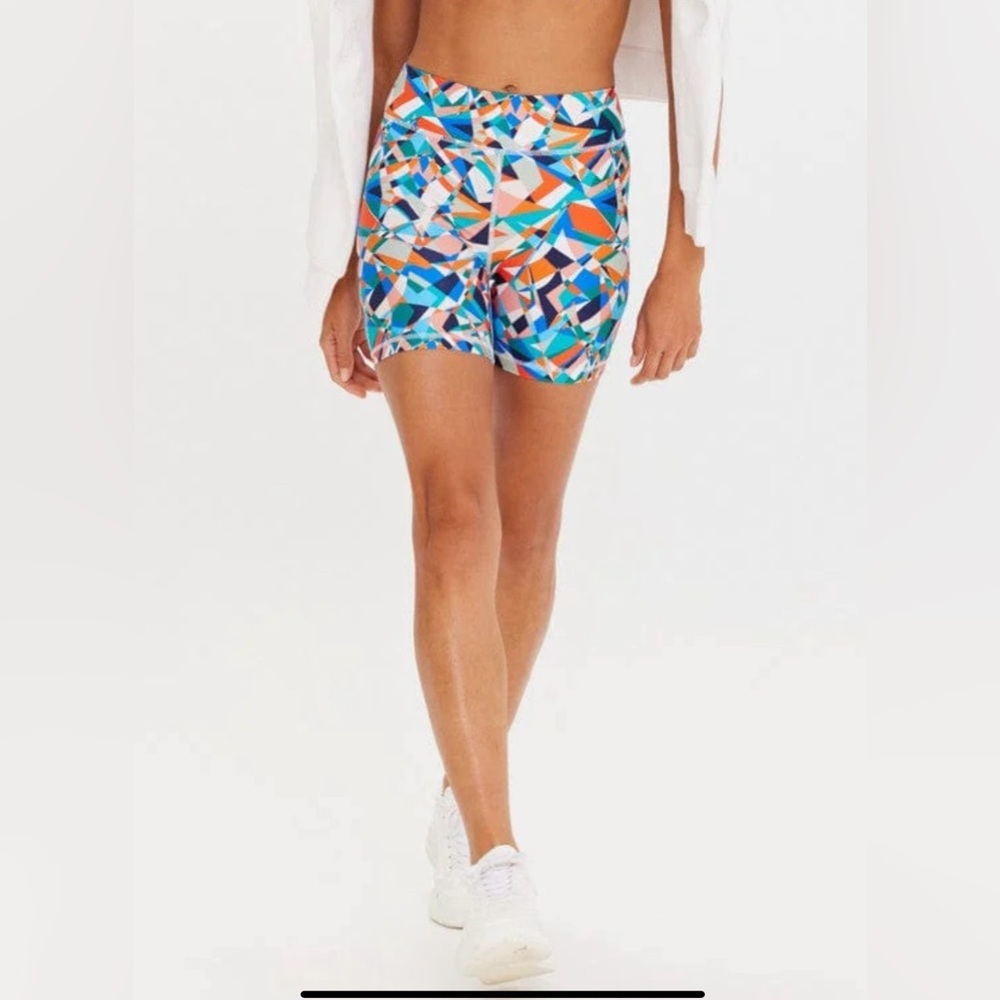 The Upside Kaleidoscope Spin‎ Short size 6